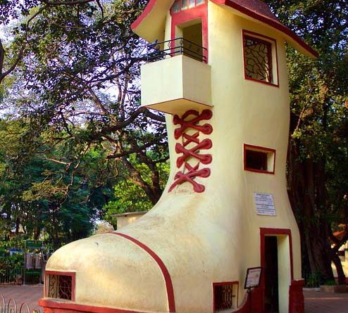 Kamala-Nehru-Park old leady shoe