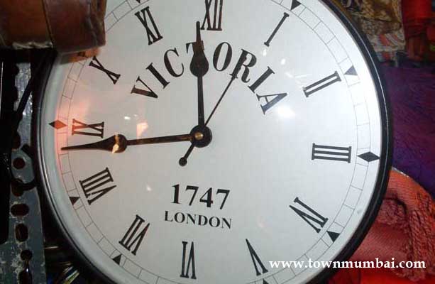 Shopping in Colaba Causeway market